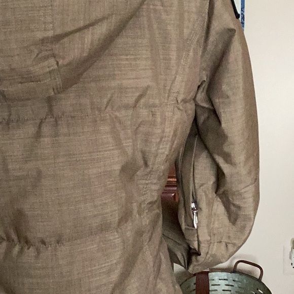 LIKE NEW OBERMEYER SKI/SNOWBOARD/COLD WEATHER JACKET! - Picture 7 of 15